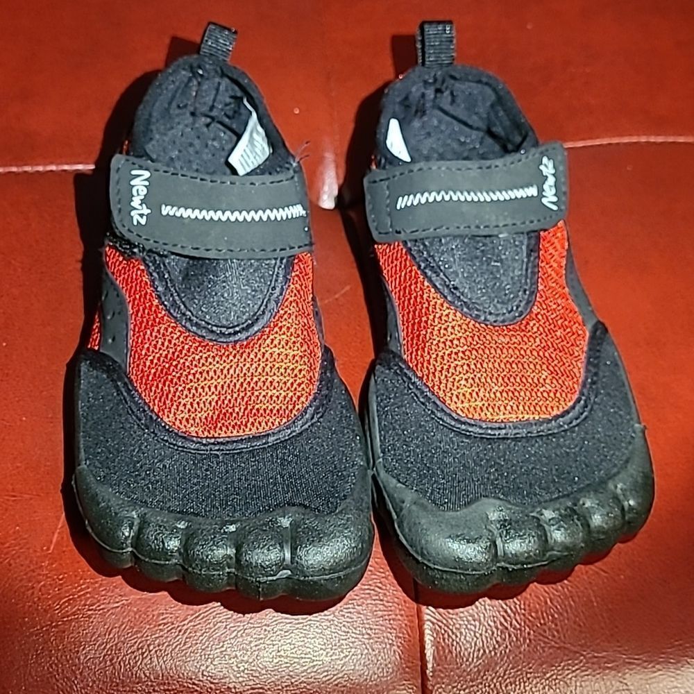 Newtz child's watershoe red and black